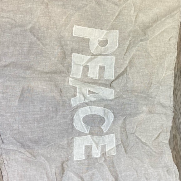 Jillian Harris X Pom Pom linen pillowcases - Picture 2 of 2